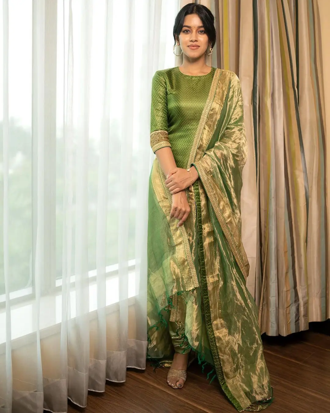 INDIAN ACTRESS MIRNALINI RAVI IMAGES IN GREEN DRESS 2